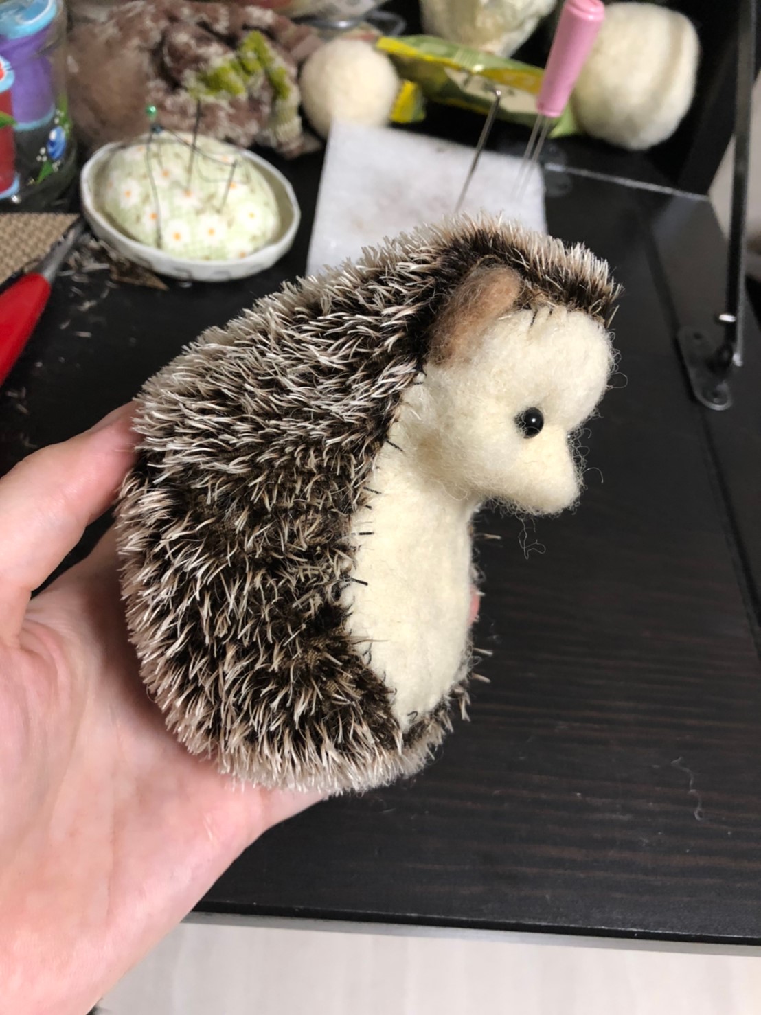 羊毛フェルトで作りたくなるリアル可愛いハリネズミの作り方（上級者