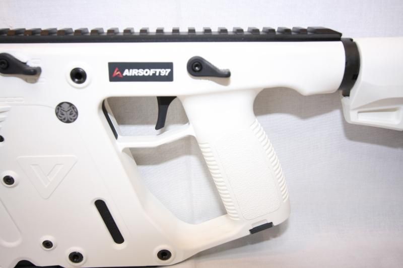 中古・特価品】KRYTAC製 クリスベクター ALPINE ホワイト - ミリタリー