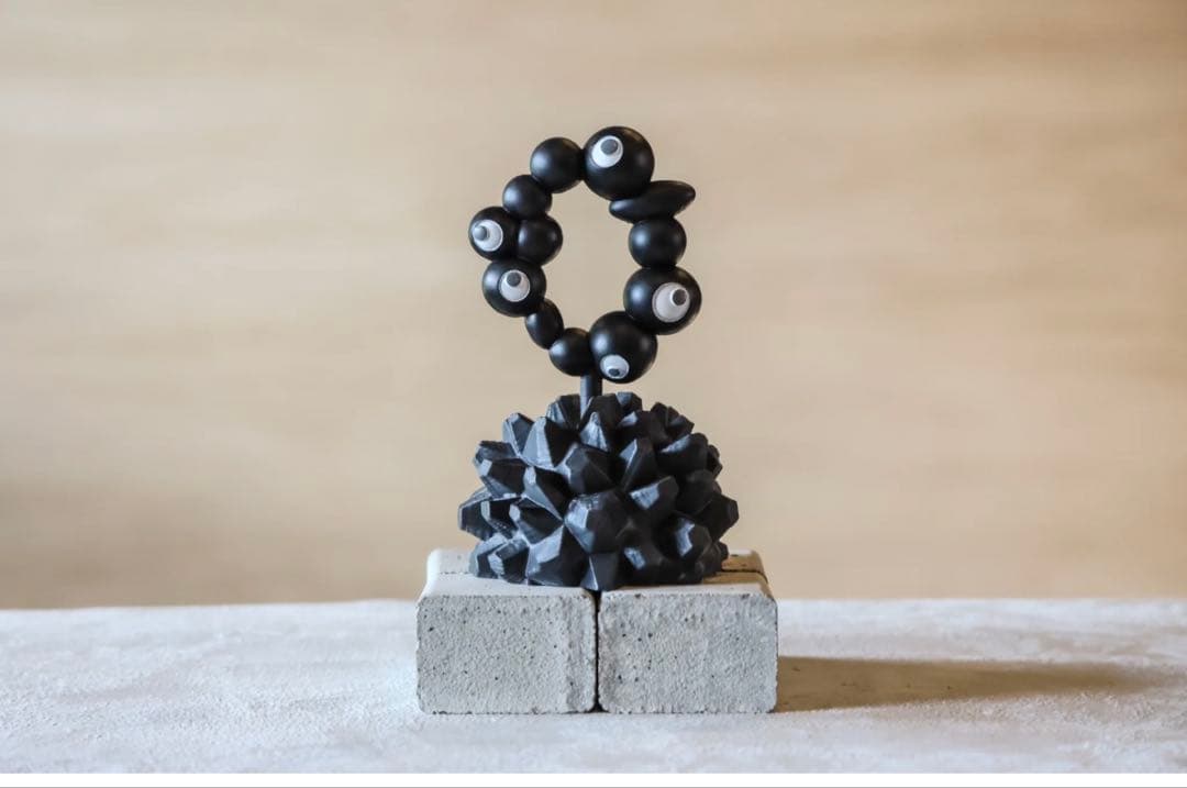 EXPO2025 ミャクミャク　亀甲竜　モノクロver　Mサイズ　新品未使用 EXPO2025 ミャクミャク 亀甲竜 モノクロver Mサイズ – LOBINDON