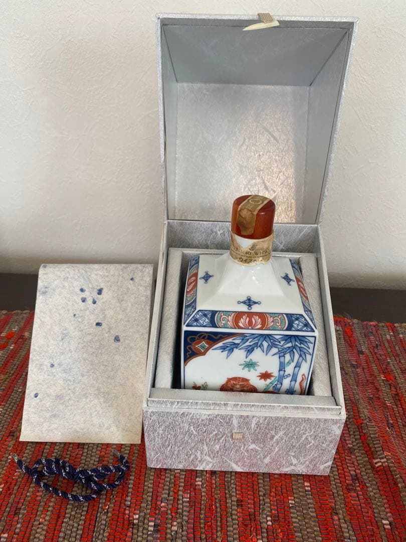 サントリー ボトルコレクション 染錦松竹梅寅文角型瓶 有田焼 空瓶