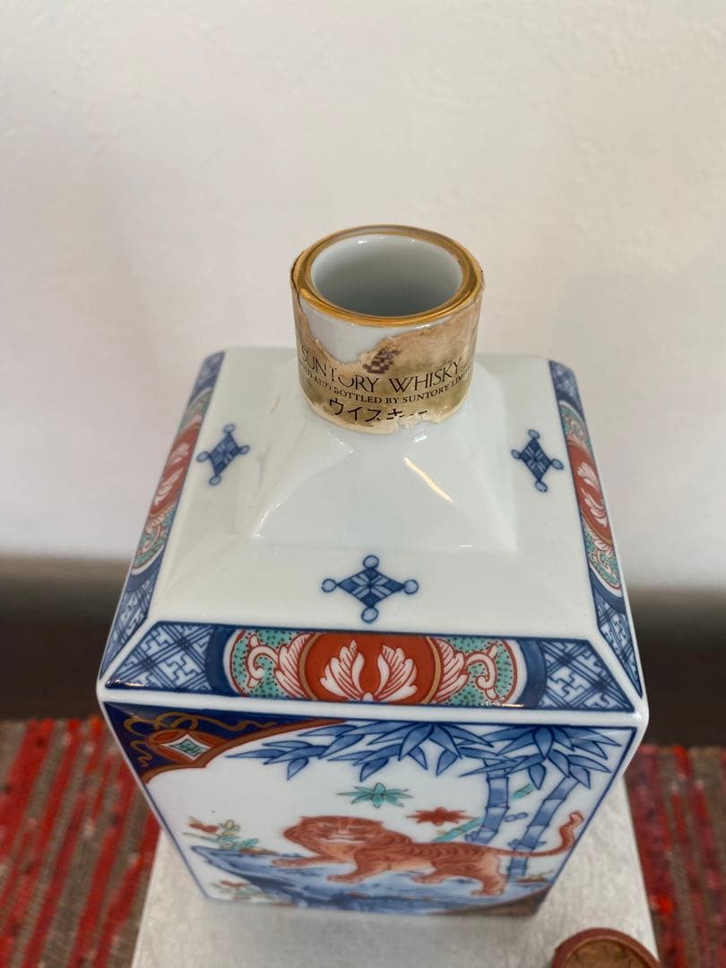 サントリー ボトルコレクション 染錦松竹梅寅文角型瓶 有田焼 空瓶
