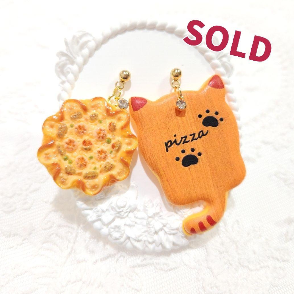斬新♡可愛い♡猫ピザ ピアス♡ ピアス 猫ピアス 猫ミニピアス アレルギー対応 サージカルステンレス